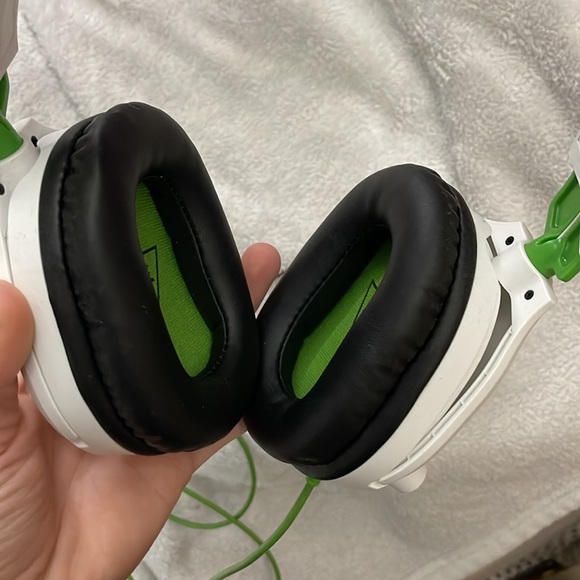 Turtle Beach Recon 70X White Wired Headphones - Picture 4 of 5
